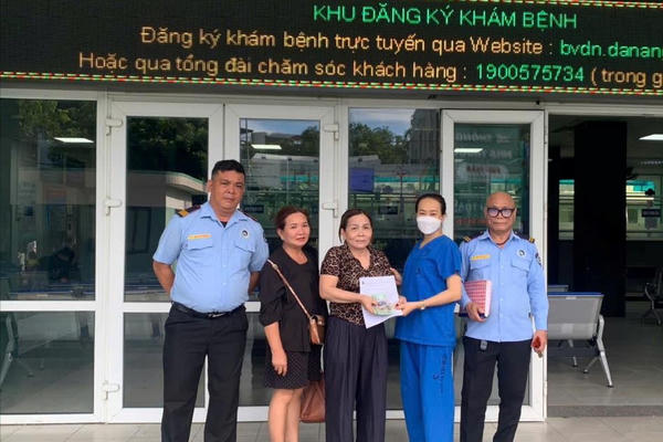 Nhân viên Bệnh viện Đà Nẵng trả lại gần 25 triệu đồng cho người nhà bệnh nhân