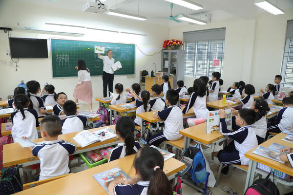 Đề xuất 3 mức độ đưa tiếng Anh thành ngôn ngữ thứ hai trong trường học