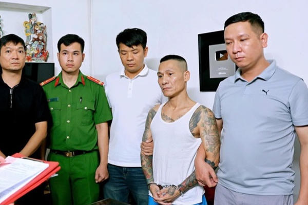 Livestream xúc phạm cán bộ, 'Tế điên Nam Định' bị bắt 