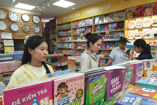 Miễn phí sách giáo khoa: Đầu tư cho phát triển giáo dục bền vững - Bài 1: Lộ trình miễn phí sách giáo khoa