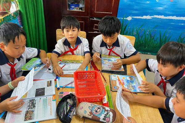Miễn phí sách giáo khoa: Đầu tư cho phát triển giáo dục bền vững - Bài 2: Để không học sinh nào thiếu sách