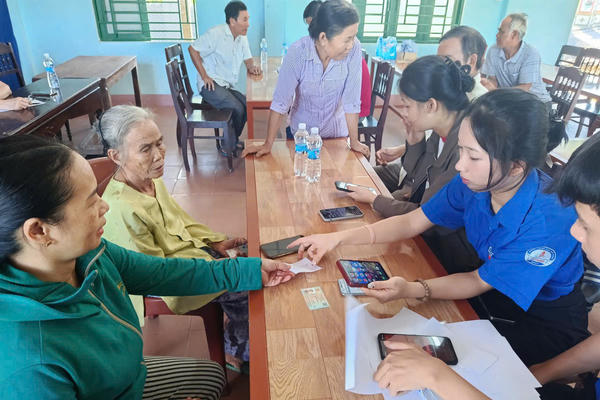 Đưa chuyển đổi số đến gần người dân