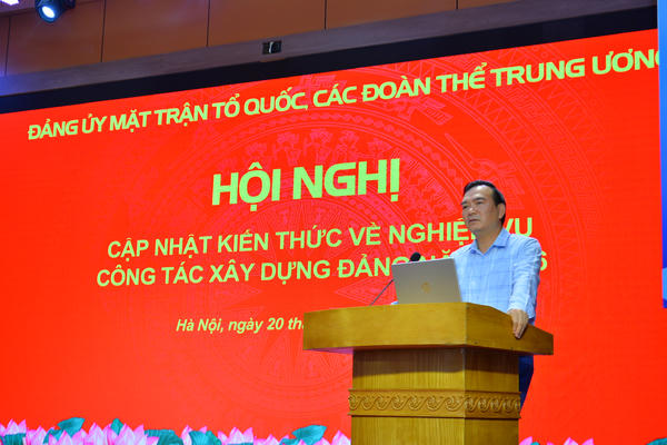 Nâng cao năng lực tham mưu, gắn với thực tiễn trong công tác xây dựng Đảng