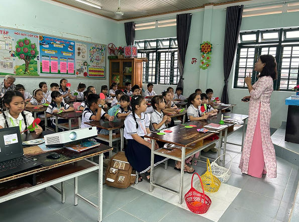 Miễn phí sách giáo khoa: Đầu tư cho phát triển giáo dục bền vững - Bài cuối: Đảm bảo chính sách an sinh giáo dục