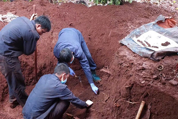 Gia Lai: Quy tập 11 hài cốt liệt sĩ, phát hiện bút khắc tên “Long Bắc”