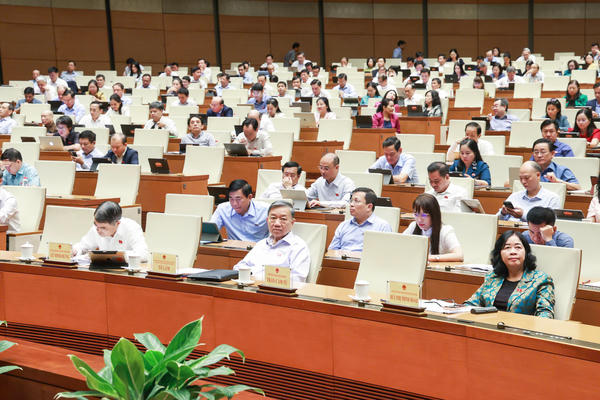 Quốc hội bàn định hướng xây dựng Luật Ngân sách nhà nước (hợp nhất), giảm thuế thu nhập cá nhân, thuế thu nhập doanh nghiệp
