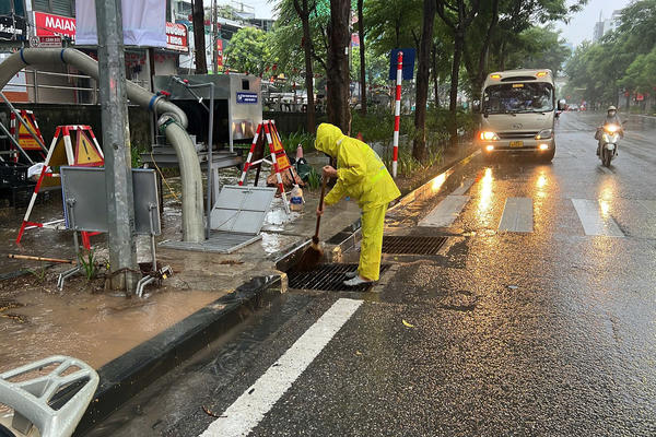Mưa lớn diện rộng, Hà Nội chưa ghi nhận điểm ngập