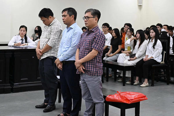 Xét xử vụ “ăn chặn” tiền của sinh viên: Cựu Hiệu trưởng Trường Cao đẳng du lịch Hà Nội lĩnh 3 năm tù