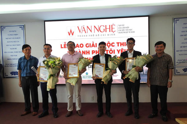 TPHCM trao giải cuộc thi ký 'Thành phố tôi yêu, thành phố nghĩa tình'