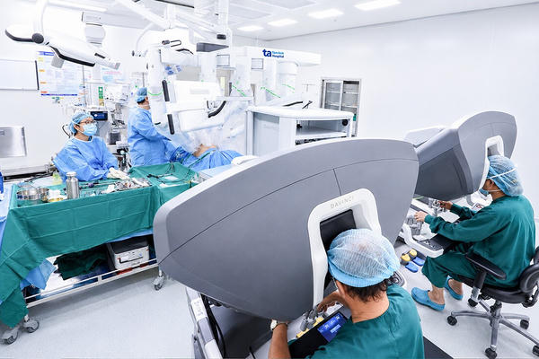 Giảm gánh nặng cho y tế công lập