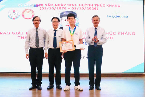 Đà Nẵng: Trao Giải thưởng Khuyến tài Huỳnh Thúc Kháng cho 42 học sinh Đà Nẵng: Trao Giải thưởng Khuyến tài Huỳnh Thúc Kháng cho 42 học sinh