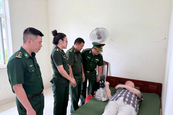Quảng Trị: Cấp cứu kịp thời một du khách có biểu hiện đột quỵ khi nhập cảnh Quảng Trị: Cấp cứu kịp thời một du khách có biểu hiện đột quỵ khi nhập cảnh