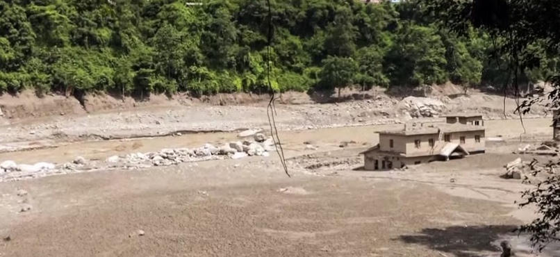 Nepal nỗ lực giải cứu hơn 100 người mắc kẹt trong hầm thủy điện