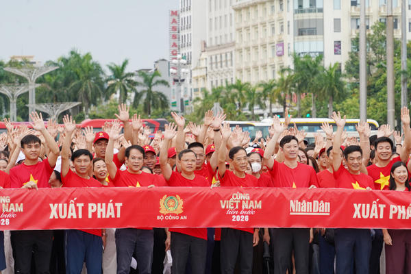 Thanh Hóa: Hơn 4.000 người sải bước vì một Việt Nam vững bền