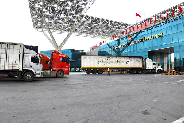 Hải quan cửa khẩu quốc tế Móng Cái giữ nhịp giao thương thông suốt dịp nghỉ lễ