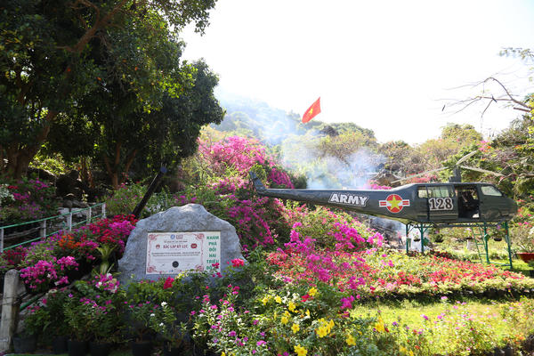 Đến 'đồi 2 triệu đô' khám phá hang động, ôn lại lịch sử