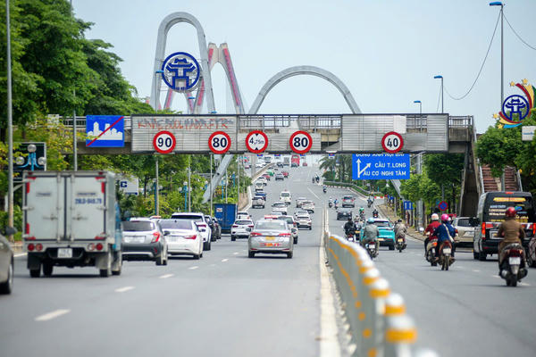 Hà Nội tăng cường xử lý vi phạm, đảm bảo an toàn trên các cây cầu lớn