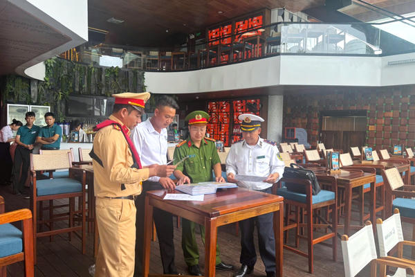 Gác lại niềm riêng, giữ bình yên cho nhân dân