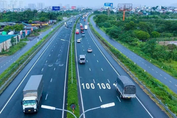 Phó Thủ tướng Thường trực: Đánh giá kỹ quy định về khoảng cách an toàn trên cao tốc và mức phạt