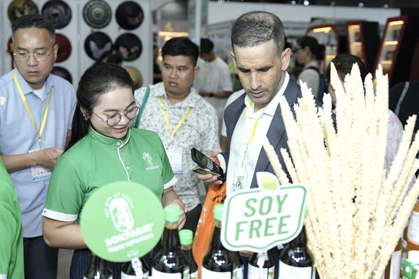 Kết nối sản phẩm công nghiệp nông thôn với chuỗi cung ứng quốc tế