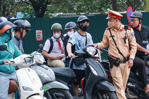 Hà Nội: Tăng cường xử lý học sinh, phụ huynh vi phạm giao thông đầu năm học
