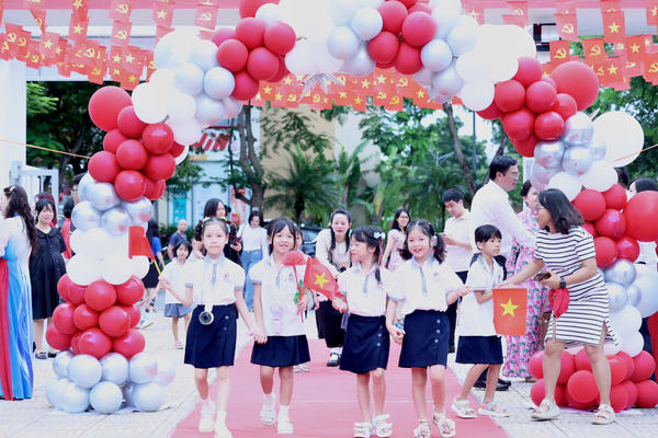 Học sinh Hà Nội hân hoan đón năm học mới với nhiều niềm vui và kỳ vọng