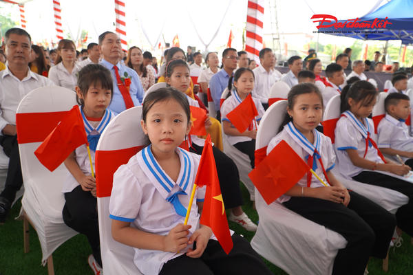 Học sinh vùng biên Hà Tĩnh háo hức trong ngôi trường mới
