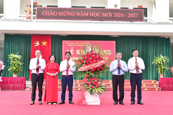 Chủ tịch Mặt trận Tuyên Quang dự Lễ khai giảng tại Trường THPT Chuyên Hà Giang
