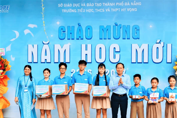 Phó Thủ tướng Lê Tiến Châu thăm Trường Hy Vọng tại Đà Nẵng