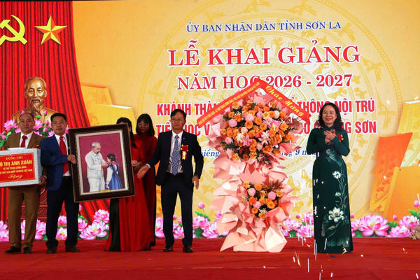 Phó Chủ tịch nước Võ Thị Ánh Xuân dự khai giảng năm học mới tại Sơn La
