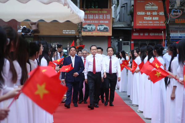 Chủ tịch Quốc hội Trần Thanh Mẫn dự lễ khai giảng tại Hưng Yên