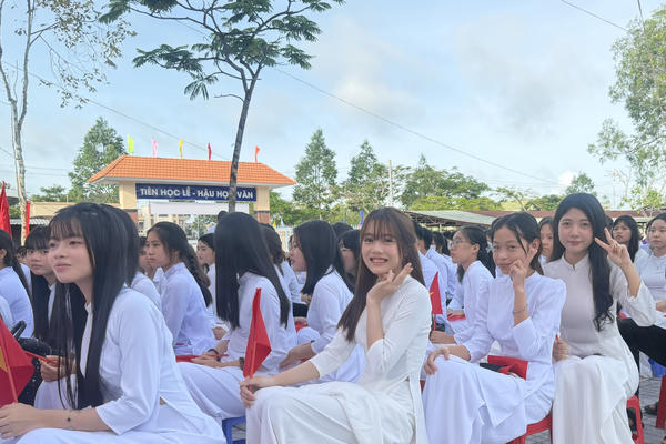 Hơn 680.000 học sinh Cần Thơ bước vào năm học mới 