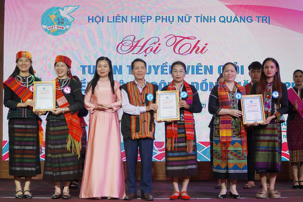 Trao thêm tự tin, mở thêm cơ hội cho cán bộ nữ dân tộc thiểu số