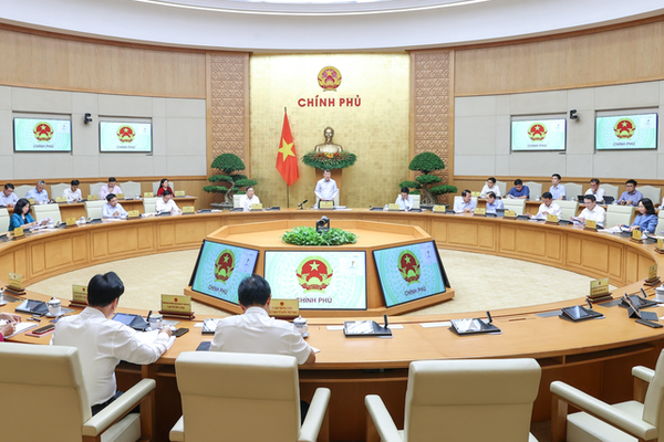 Chính phủ yêu cầu quyết liệt thúc đẩy tăng trưởng, tăng tốc giải ngân đầu tư công Chính phủ yêu cầu quyết liệt thúc đẩy tăng trưởng, tăng tốc giải ngân đầu tư công