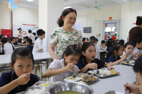 Hà Nội siết an toàn bữa ăn bán trú 