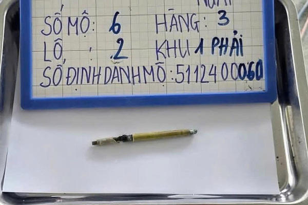 Quảng Ngãi: Phát hiện cây bút mang tên người phụ nữ trong mộ liệt sĩ tại Đăk Hà