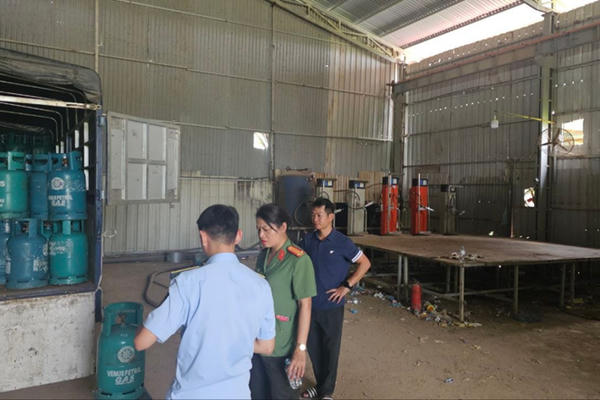 Phát hiện nhiều cơ sở san chiết gas trái phép, có dấu hiệu buôn bán hàng giả