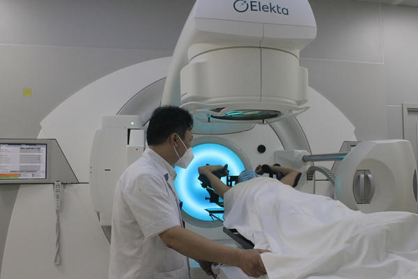 Bộ Y tế yêu cầu xác minh phản ánh “kẹp tiền vào sổ” tại Bệnh viện E