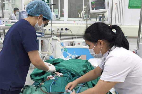 Không tự ý truyền dịch tại nhà khi mắc sốt xuất huyết