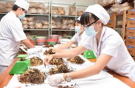 Chú trọng phối hợp giữa y học cổ truyền và y học hiện đại 