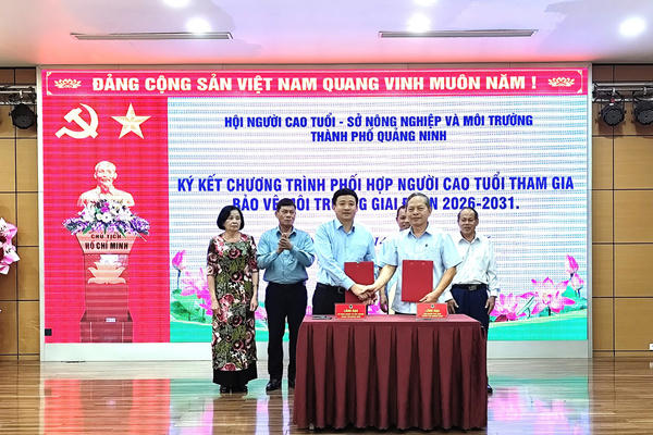 Người cao tuổi Quảng Ninh nêu gương sáng bảo vệ môi trường