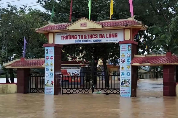 Quảng Trị: Học sinh nhiều cơ sở giáo dục nghỉ học vì ngập lụt