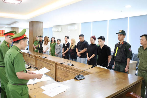 Đà Nẵng: Chủ quán Saga bị bắt cùng 6 nhân viên vì bán khí cười