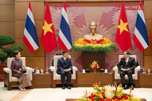 Chủ tịch Quốc hội Trần Thanh Mẫn hội kiến Nhà vua Vương quốc Thái Lan Chủ tịch Quốc hội Trần Thanh Mẫn hội kiến Nhà vua Vương quốc Thái Lan