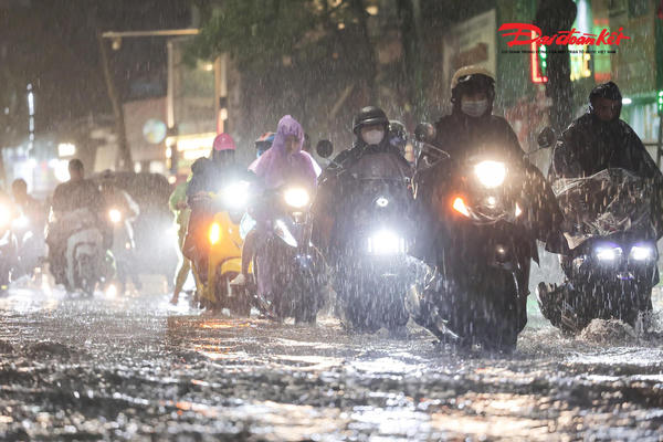 Ngày 15/9, mưa lớn tiếp diễn, đề phòng ngập úng ở Bắc Bộ và Bắc Trung Bộ