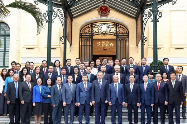 Tổng Bí thư, Chủ tịch nước Tô Lâm gặp mặt đại diện Ban Chấp hành Liên hiệp các tổ chức hữu nghị Việt Nam khóa VII Tổng Bí thư, Chủ tịch nước Tô Lâm gặp mặt đại diện Ban Chấp hành Liên hiệp các tổ chức hữu nghị Việt Nam khóa VII