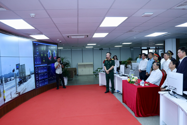 Phó Thủ tướng Thường trực Phạm Gia Túc khảo sát mô hình logistics, cửa khẩu thông minh tại Lạng Sơn