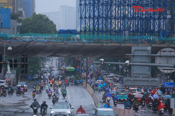 Ô tô, xe máy vào làn BRT, giao thông Láng Hạ - Giảng Võ có gì thay đổi?