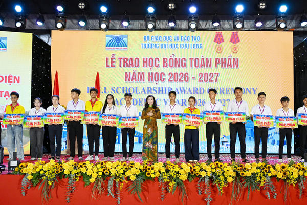 Hơn 9 tỷ đồng khen thưởng, trao học bổng cho tân sinh viên Đại học Cửu Long