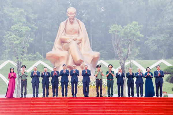 Tổng Bí thư, Chủ tịch nước dự Lễ khánh thành Tượng đài ‘Bác Hồ với Ngày hội non sông’ Tổng Bí thư, Chủ tịch nước dự Lễ khánh thành Tượng đài ‘Bác Hồ với Ngày hội non sông’